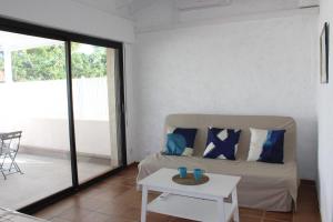 a living room with a bed and a table at T2 climatisé à 2 minutes de la plage du Pont Tournant - 4BRANR in Saint Cyprien Plage