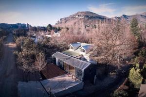 an overhead view of a house with a mountain in the background at Clarens 'Gazza' Pod in Clarens