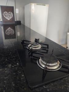 a stove top with some plates on top of it at Pousada Belmare Eireli in Rio das Ostras