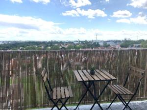 Photo de la galerie de l'établissement Thiais/Orly: grand F2 lumineux, à Thiais