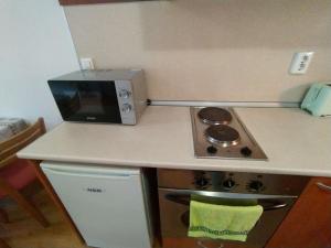 A kitchen or kitchenette at New Inn