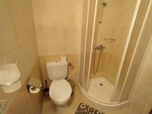 A bathroom at New Inn