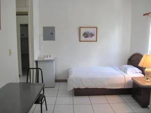 Postel nebo postele na pokoji v ubytování Capital Hotel
