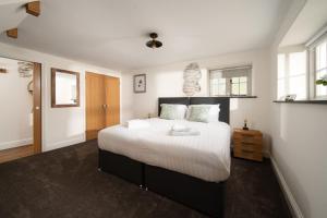 En eller flere senge i et værelse på Poppy's Barn