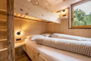 Säng eller sängar i ett rum på Forchnerhof Apt 1