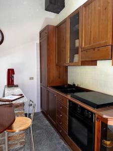 Kuchyň nebo kuchyňský kout v ubytování Chalet Cheverel (AO)