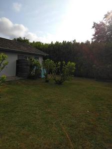 Taman di luar Gîte Le Trèfle Studioescos +7 gambar