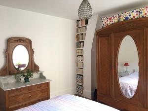 En eller flere senge i et værelse på Paris, au bord du Canal Saint Martin