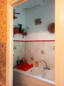 a bathroom with a tub and a sink at Rosalie Cottage in Beaurepaire