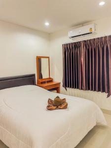 Postel nebo postele na pokoji v ubytování KOUAC VILLA - PATTAYA HOLIDAY HOUSE WALKING STREET 3 bedrooms
