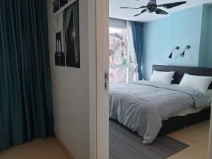 a bedroom with a bed and a ceiling fan at Centara Avenue 2 Bedrooms Pool View in Pattaya