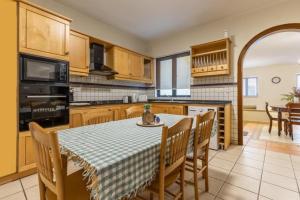 Cucina o angolo cottura di Maisonette filled with Maltese charm in the south of Malta