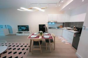 Kuchyň nebo kuchyňský kout v ubytování Netizen Cozy Suite By GUESTONIC