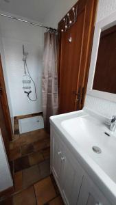 Bilik mandi di Gîte Lauréline - Familial et Authentique +18 gambar