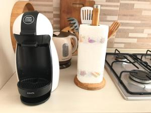 Příslušenství pro přípravu čaje a kávy v ubytování CityLoft Olbia