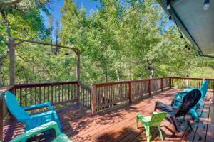 Φωτογραφία από το άλμπουμ του Wraparound Deck Serene Mountain Escape in Golden! σε Golden