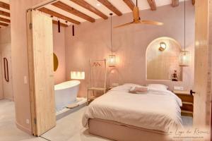 a bedroom with a bed and a bath tub at La Loge du Rêveur - Spa - Vieux-Lyon in Lyon