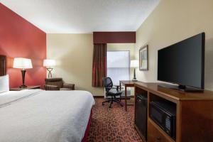 TV a/nebo společenská místnost v ubytování Hampton Inn Abilene