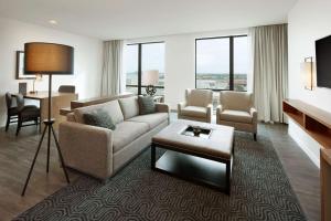 Posezení v ubytování Embassy Suites Amarillo Downtown