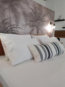 a white bed with black and white pillows at Maistrali in Provatas