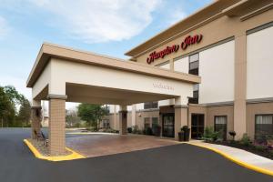 a rendering of a southern inn hotel at Hampton Inn Battle Creek in Battle Creek