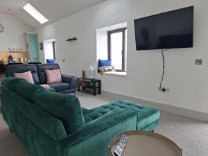 TV a/nebo společenská místnost v ubytování Teach Aindí (newly renovated cottage)