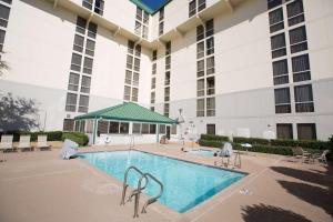 a swimming pool in front of a building at Hilton Garden Inn Dallas/Market Center in Dallas