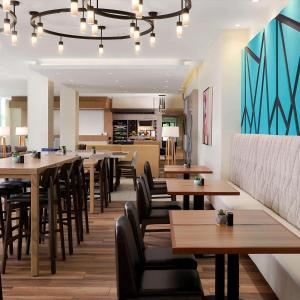 Kuchyň nebo kuchyňský kout v ubytování Hilton Garden Inn Grapevine At Silverlake Crossing, Tx