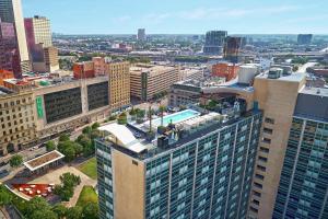 The Statler Dallas, Curio Collection By Hilton内部或周边的泳池