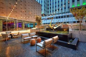The Statler Dallas, Curio Collection By Hilton的休息区