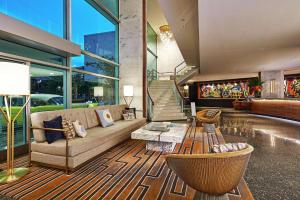 The Statler Dallas, Curio Collection By Hilton的休息区