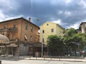Budynek, w którym mieści się apartament