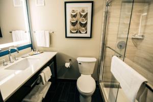 Koupelna v ubytování Doubletree By Hilton Lubbock - University Area