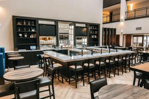Restaurace v ubytování Doubletree By Hilton Lubbock - University Area