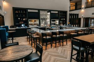 Lounge nebo bar v ubytování Doubletree By Hilton Lubbock - University Area