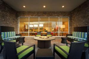 Posezení v ubytování Home2 Suites by Hilton Midland