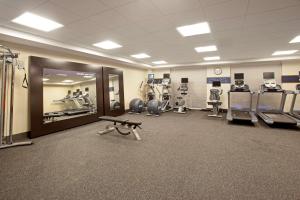 Fitness centrum a/nebo fitness zařízení v ubytování Hampton Inn & Suites - Minneapolis/Downtown