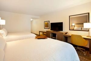 TV a/nebo společenská místnost v ubytování Hampton Inn & Suites - Minneapolis/Downtown