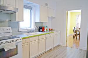 Kjøkken eller kjøkkenkrok på Tranquil cozy Apartment in charming area
