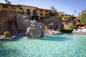 Piscina di Hilton Phoenix Tapatio Cliffs Resort o nelle vicinanze