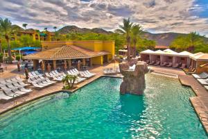 Piscina di Hilton Phoenix Tapatio Cliffs Resort o nelle vicinanze