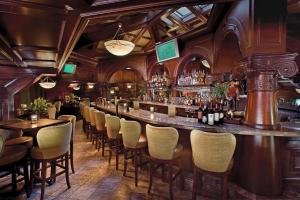 Salone o bar di Hilton Phoenix Tapatio Cliffs Resort
