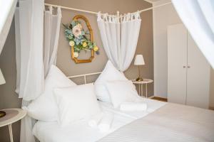 Posteľ alebo postele v izbe v ubytovaní Room4Art Apartments Nr.6 in Center air-conditioned