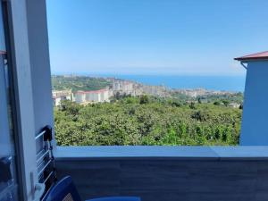 a view of the ocean from a balcony at Trabzon Village House in Yomra