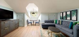 Hayes Mansion San Jose, Curio Collection by Hilton的休息区