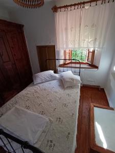 Postel nebo postele na pokoji v ubytování Archontiko Maros