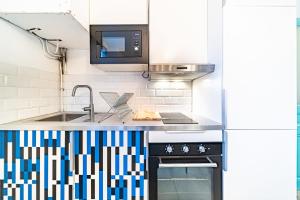 a kitchen with a sink and a stove at Le Jean Jaures- 2 chambres- Gerland-Tony Garnier in Lyon