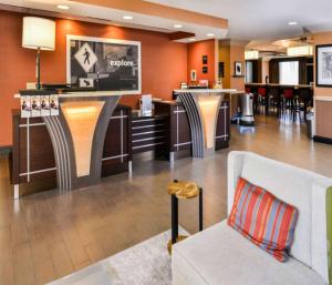a lobby with a bar with a tv and a couch at Hampton Inn & Suites San Francisco-Burlingame-Airport South in Burlingame