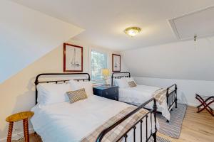Postel nebo postele na pokoji v ubytování Sail Away Cottage