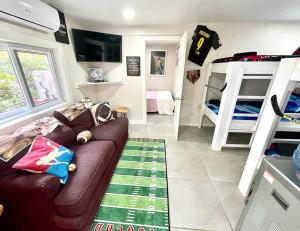 a living room with a couch and bunk beds at Hummingbird in Utila